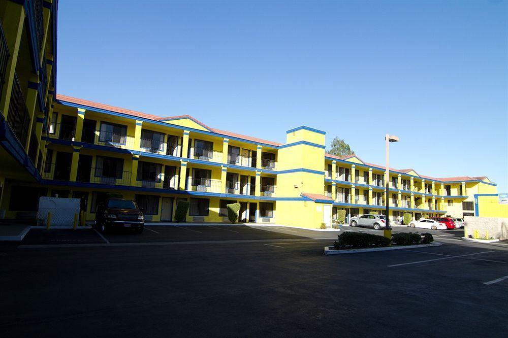 Anaheim Carriage Inn Екстериор снимка