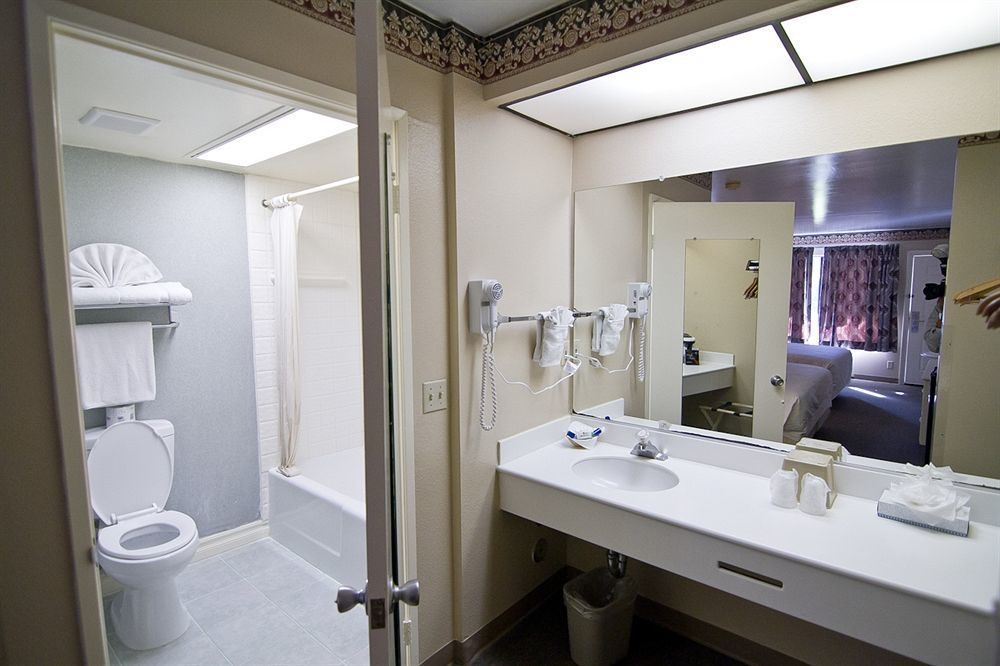 Anaheim Carriage Inn Екстериор снимка