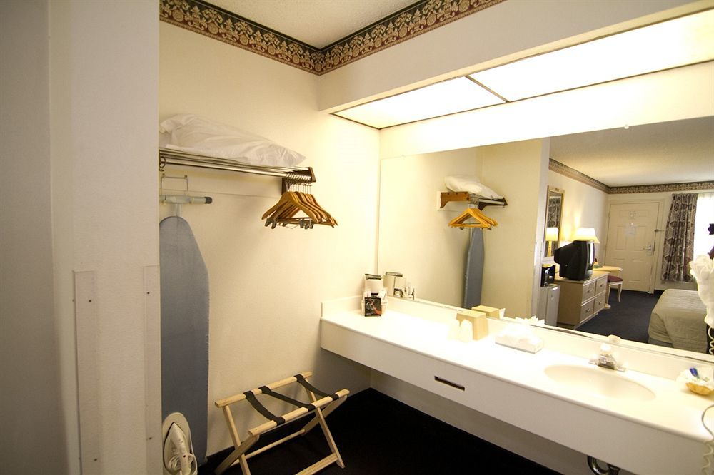 Anaheim Carriage Inn Екстериор снимка