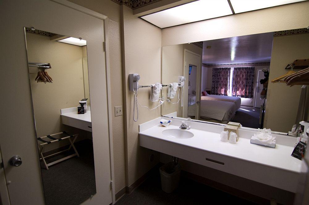 Anaheim Carriage Inn Екстериор снимка